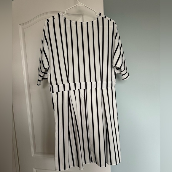 SHEIN Deep V Neck Dress Sz XL 12 White w/ Black Stripes NWOT - Picture 3 of 5